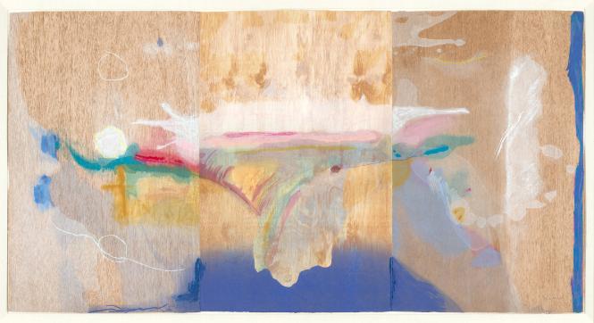 Woodcut featuring long, horizontal stripes in white, pink, and aqua placed on a background resembling three wooden planks. / Xilografía con largas franjas horizontales blancas, rosas y turquesa sobre un fondo que simula tres tablas de madera.